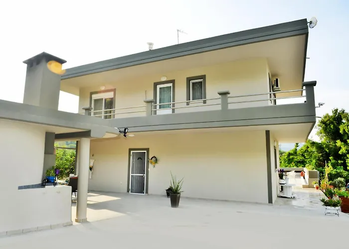 With Private Pool Zambakas 别墅