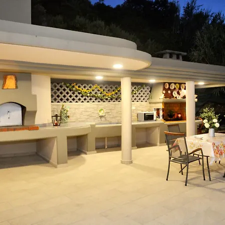 Villa With Private Pool Zambakas *