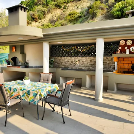 Villa With Private Pool Zambakas