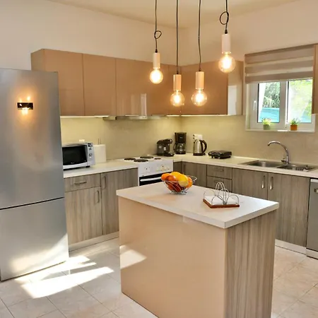 Villa With Private Pool Zambakas *