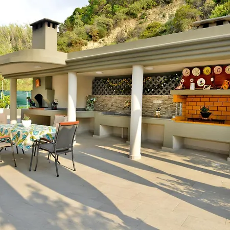 Villa With Private Pool Zambakas