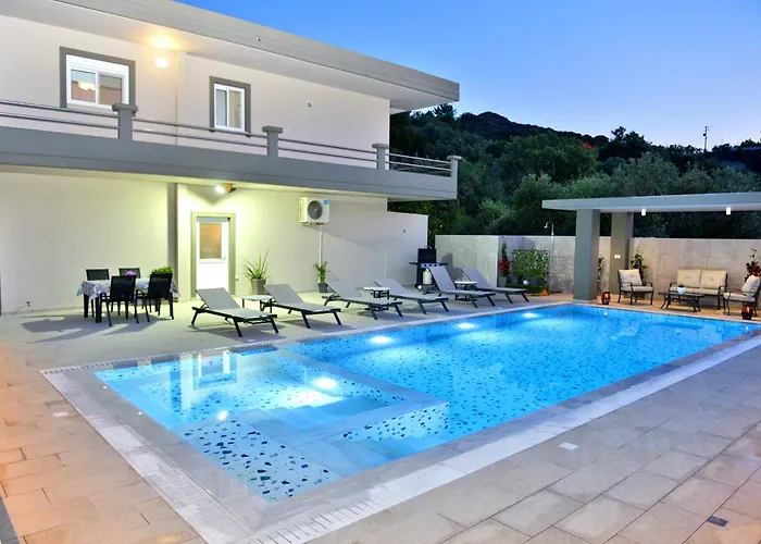 Βίλα With Private Pool Zambakas Καλυθιές