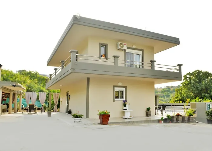 With Private Pool Zambakas Καλυθιές