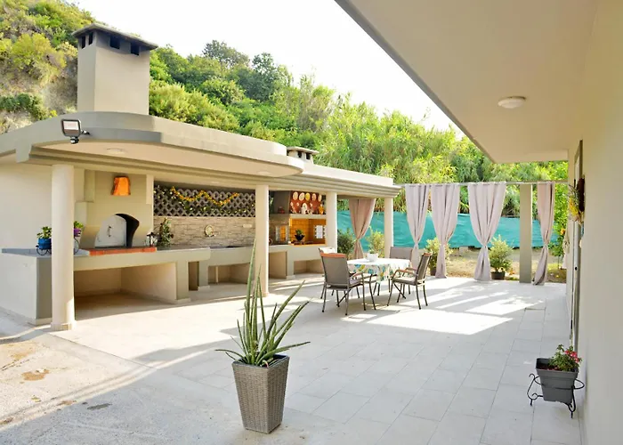 Βίλα With Private Pool Zambakas *