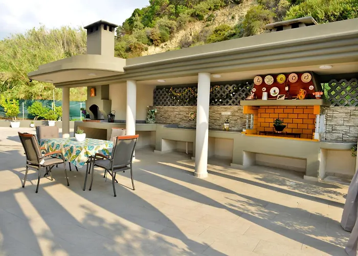 Βίλα With Private Pool Zambakas