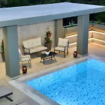 With Private Pool Zambakas Vila *