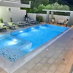 With Private Pool Zambakas Vila *