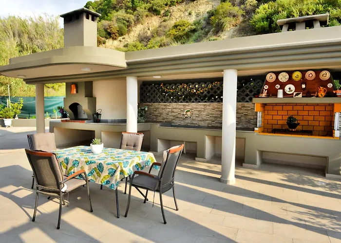 Villa With Private Pool Zambakas