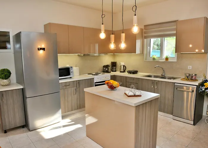 Villa With Private Pool Zambakas *